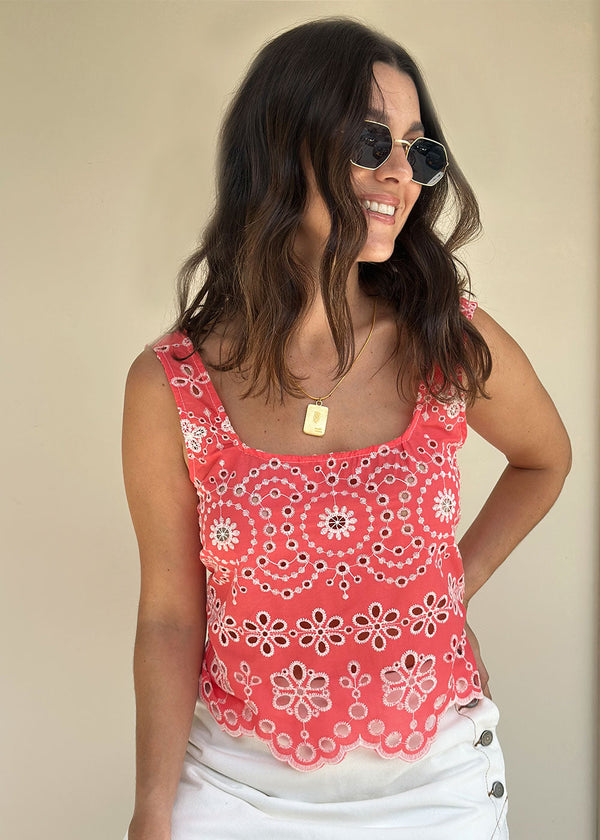 Bambú Coral Eyelet Top
